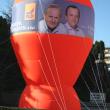 Balonul electoral, amplasat în faţa Casei de Cultură Suceava