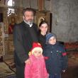 Părintele Mihai Negrea împreuna cu Ioana, Alexandru şi Florentina