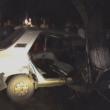Autoturismul Dacia s-a izbit violent într-un copac de pe marginea drumului