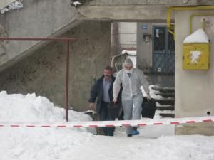 Criminaliştii au recoltat probe de la locul dublului asasinat