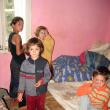 Cei mai mici copii ai familiei Florescu: Estera, în vârstă de 3 ani, David, de 5 ani, Tabita, de 6 ani şi Maria, de 12 ani