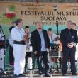 Primarul Ion Lungu şi reprezentanţii Consiliului Local, la deschiderea Festivalului Mustului