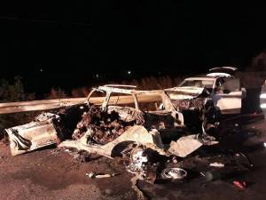 Autoturismul în care şi-au pierdut viaţa cei cinci tineri după ce au fost mistuiţi de flăcări