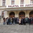 Circa 80 de magistraţi au protestat ieri, timp de jumătate de oră, în faţa Palatului de Justiţie din Suceava