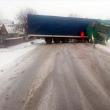 Un tir a derapat la Ratoș, pe E 85
