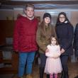 Grupul de voluntari şi micuţa Ileana Micuţaru