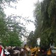 Gunoiul care s-a adunat în cimitirul vechi din Burdujeni sat a fost ridicat ieri la amiază