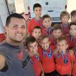 Micii fotbalişti de la LPS Suceava prezintă medaliile de campioni