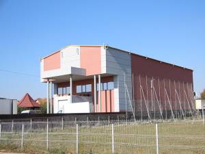 Hala ridicată cu o autorizaţie de construcţie falsificată