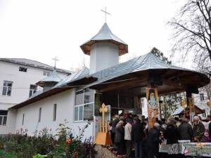 Biserica aflată în curtea Spitalului Vechi sărbătoreşte vineri hramul Sf. Nectarie din Eghina