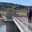 Primarul Ion Lungu a făcut vineri primii pași pe noul pod peste apa Sucevei