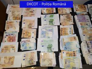 Percheziții la o rețea de contrabandă cu ramificații în patru județe, cu punct de plecare de la Vicovu de Sus