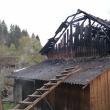 A dat foc anexei pentru animale după ce a scăpat țigara aprinsă în fân