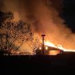 Incendiu uriaș în Vatra Dornei: mai multe hale, o linie de producție și material lemnos înghițite de flăcări. Sursa foto Radio Dorna