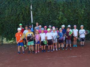 Micii tenismani din județ s-au bucurat de tenis la ediția precedentă a Cupei „Barbera”