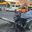 BMW-ul condus haotic și cu viteză de Sergiu Alexandru Strîmbu a fost scăpat de sub control și a intrat violent într-un stâlp