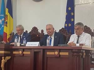 Primarul Ioan Pavăl, la prezidiul Congresului International al Eminescologilor
