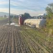 Peste 22.000 de litri de vin s-au scurs din autocisterna răsturnată în timpul unei depășiri