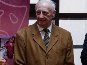 Artistul plastic Radu Bercea la vernisajul expoziției sale de la teatru