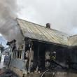 Casa distrusă de incendiu