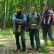 Cu Vasile Paul Ciurari, Bogdan Petru Niculică și Sânziana Bedreagă (în spatele camerei foto), cartografiind tumulii din pădurea Adâncata – Podul Călugărului (2005)