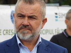 Senatorul PSD George Mîndruţă îl etichetează pe liberalul Dan Cadariu drept „slugarnic și ipocrit”