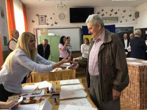 Prezență la vot mai mare față de alegerile din 2020: până la ora 11.30 au votat 14% dintre alegătorii din județul Suceava