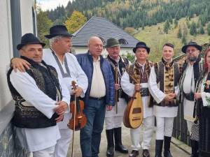 Artiști din trei zone folclorice, Bucovina, Maramureș și Ardeal, au participat la spectacolul „Fluierași din Bucovina”, la Fundu Moldovei