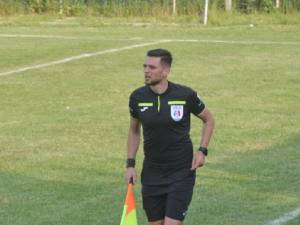 Arbitrul asistent humorean Sebastian Păduraru calcă pe urmele lui Sebastian Gheorghe