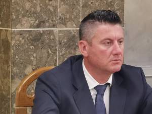 Problema navetei cadrelor didactice, adusă în atenția Consiliului Local Suceava de consilierul USR Mihai Anghelea