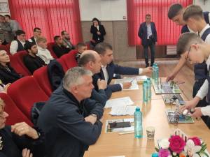 Elevi „meseriași” de la învățământul profesional au expus creații ingenioase din metal, la Dumbrăveni