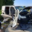 Trei copii de 14 ani, răniți grav în accidentul produs de un tânăr de 17 ani, care furase microbuzul de acasă