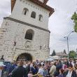Mii de credincioși, prezenți la Sfânta Liturghie, de Hramul Sucevei