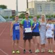 Antrenoarea Erzilia Ţîmpău alături de atleții câmpulungeni