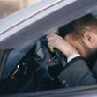 Doi șoferi au adormit la volan și au părăsit carosabilul. Ambii au scăpat cu răni ușoare