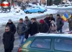 Grup de tineri din Suceava, marş de solidaritate cu eleva batjocorită pentru bentiţa tricoloră