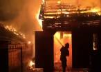 Gospodăria unui pădurar din Suceviţa, incendiată în miez de noapte. Suspecţii sunt romii prinşi la furat lemn în pădure